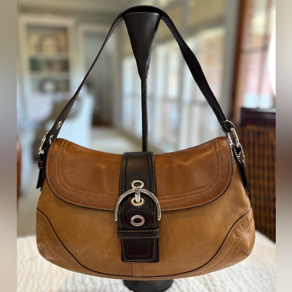 COACH SOHO Two Tone British Tan & Black Leather Shoulder Bag EUC Stunning!♠️👜